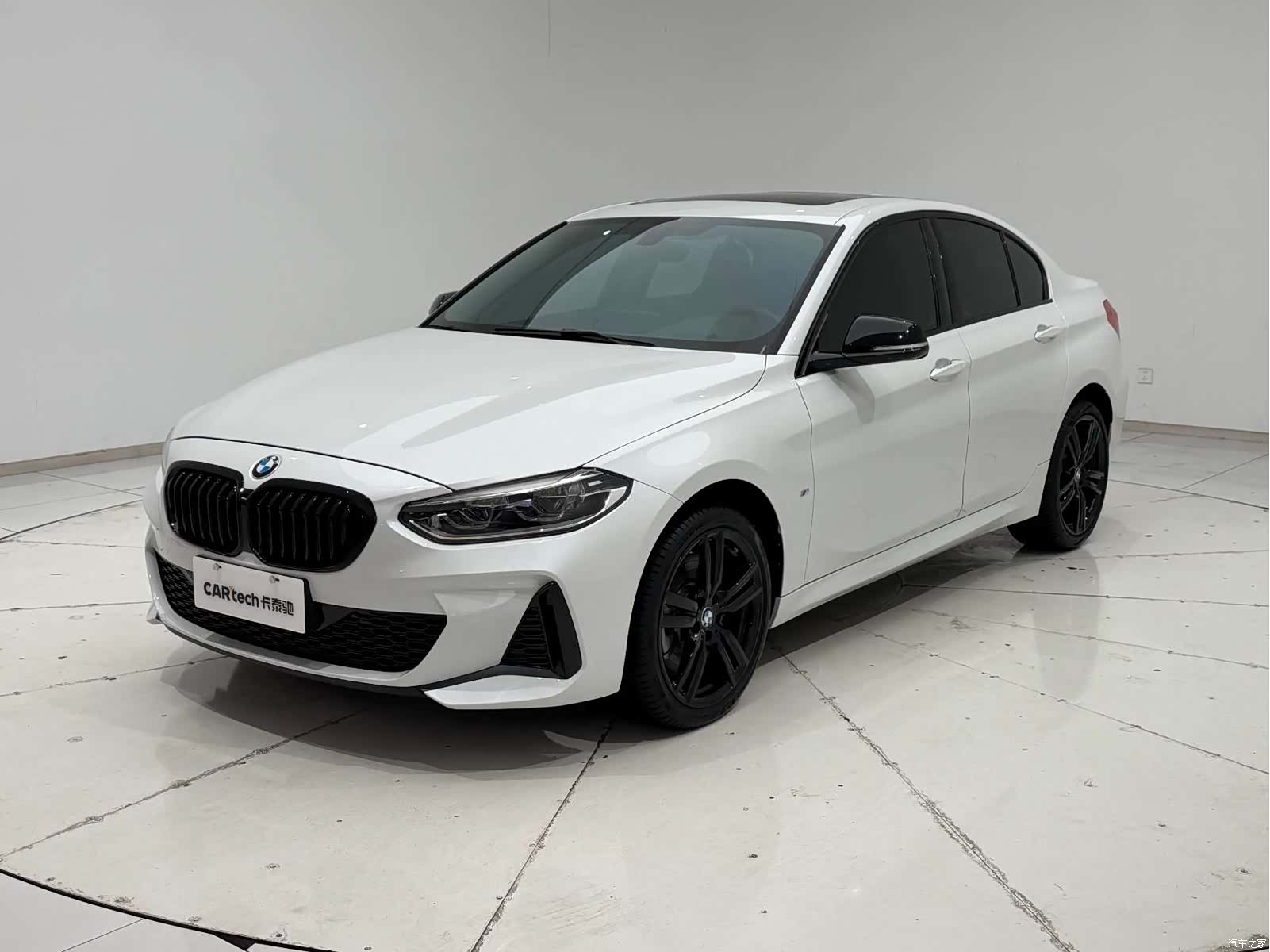 BMW 1 Series, 2022 все фото