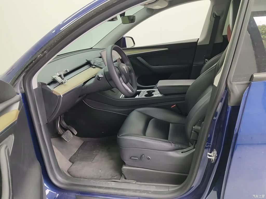 Tesla Model Y, 2023 15