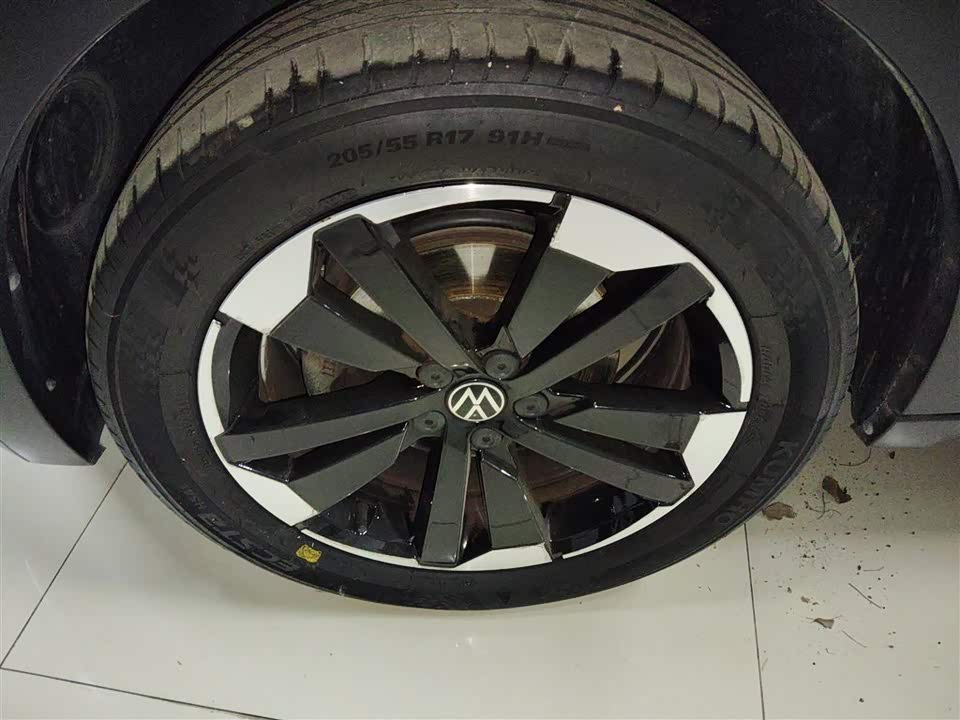 Volkswagen Exploring the shadow