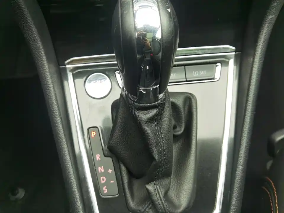 Volkswagen C-TREK Wei Collar