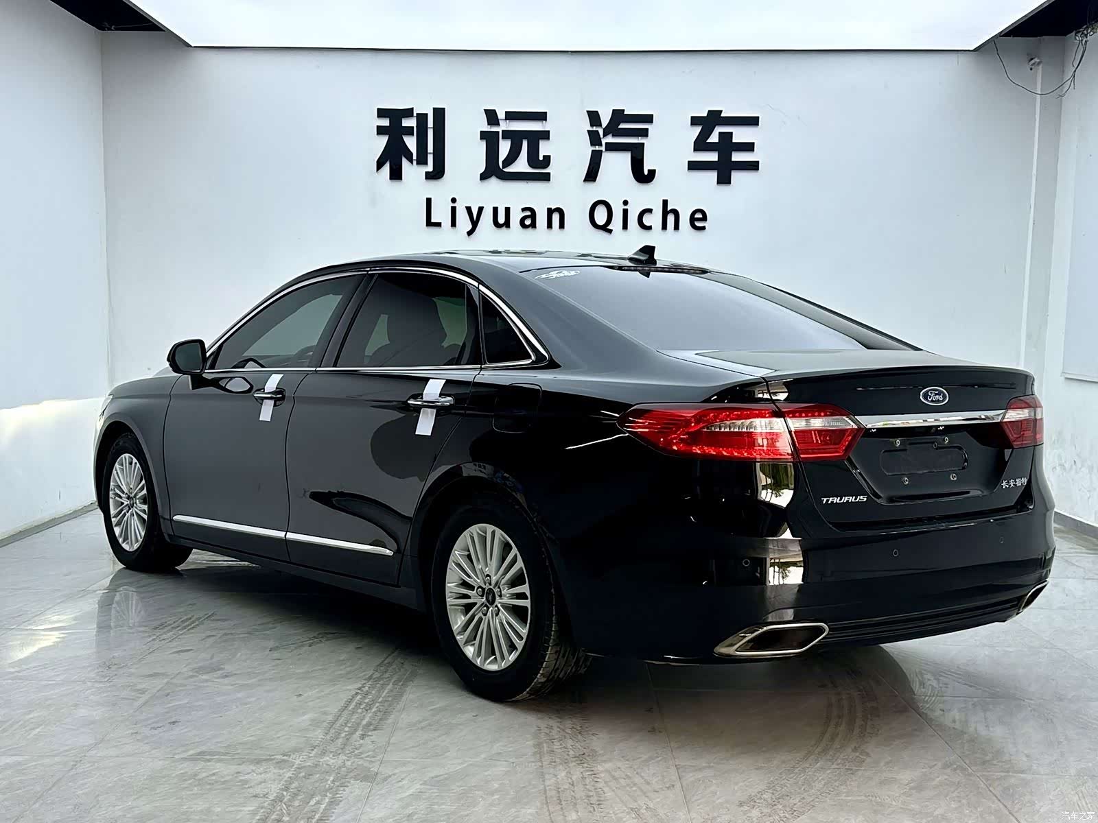 Ford Taurus, 2017 16
