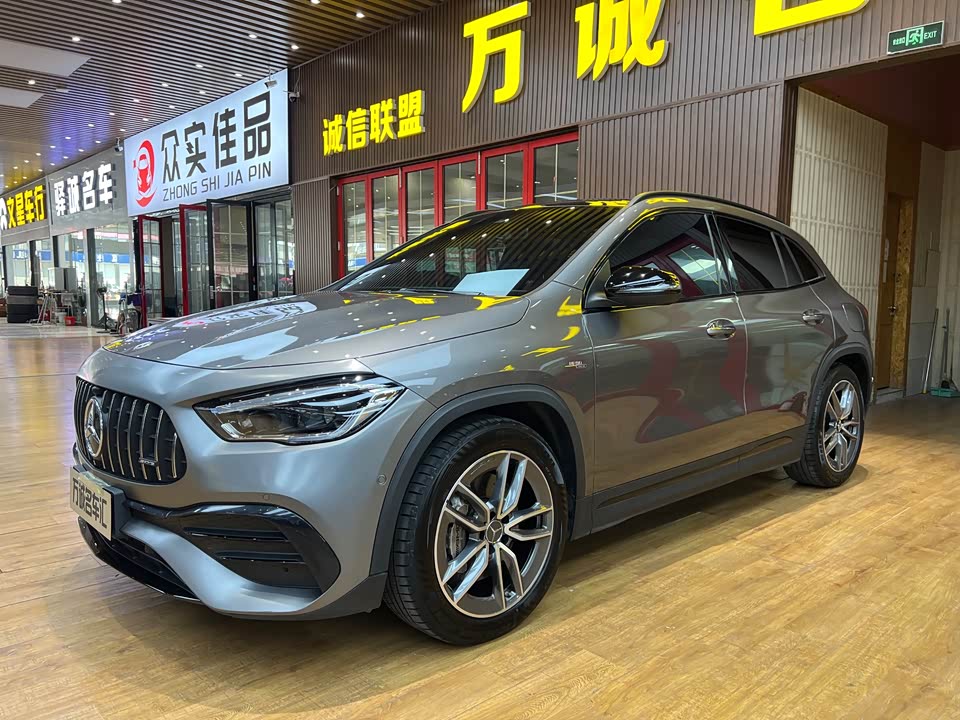 Mercedes-Benz GLA AMG Mercedes-Benz GLA AMG