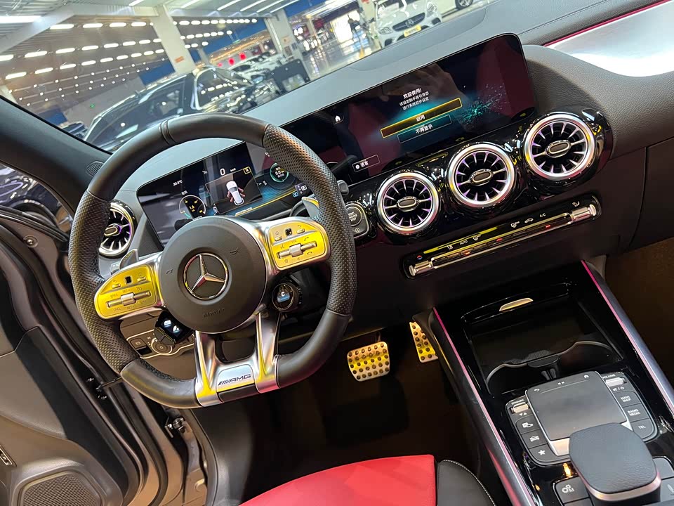 Mercedes-Benz GLA AMG Mercedes-Benz GLA AMG