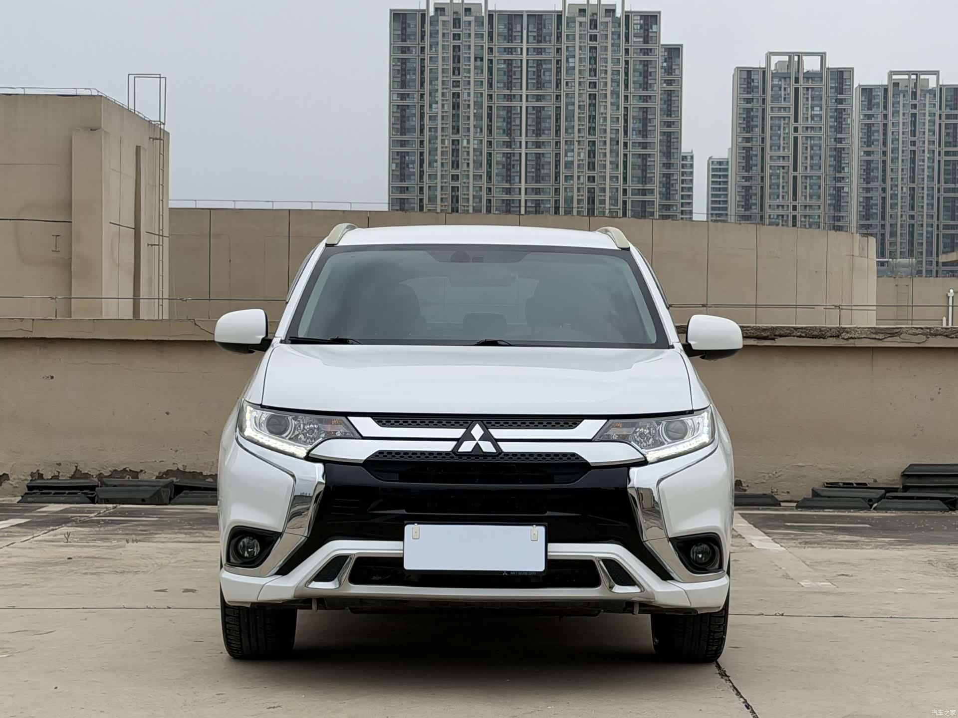 Mitsubishi Outlander, 2022 2