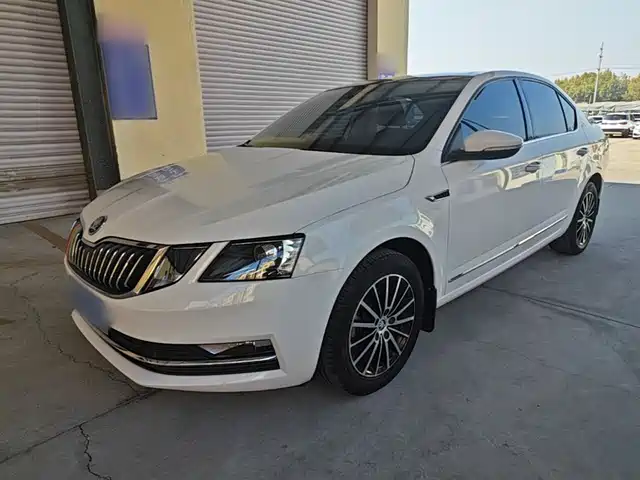 Škoda Octavia 2018 — купить из Китая под заказ
