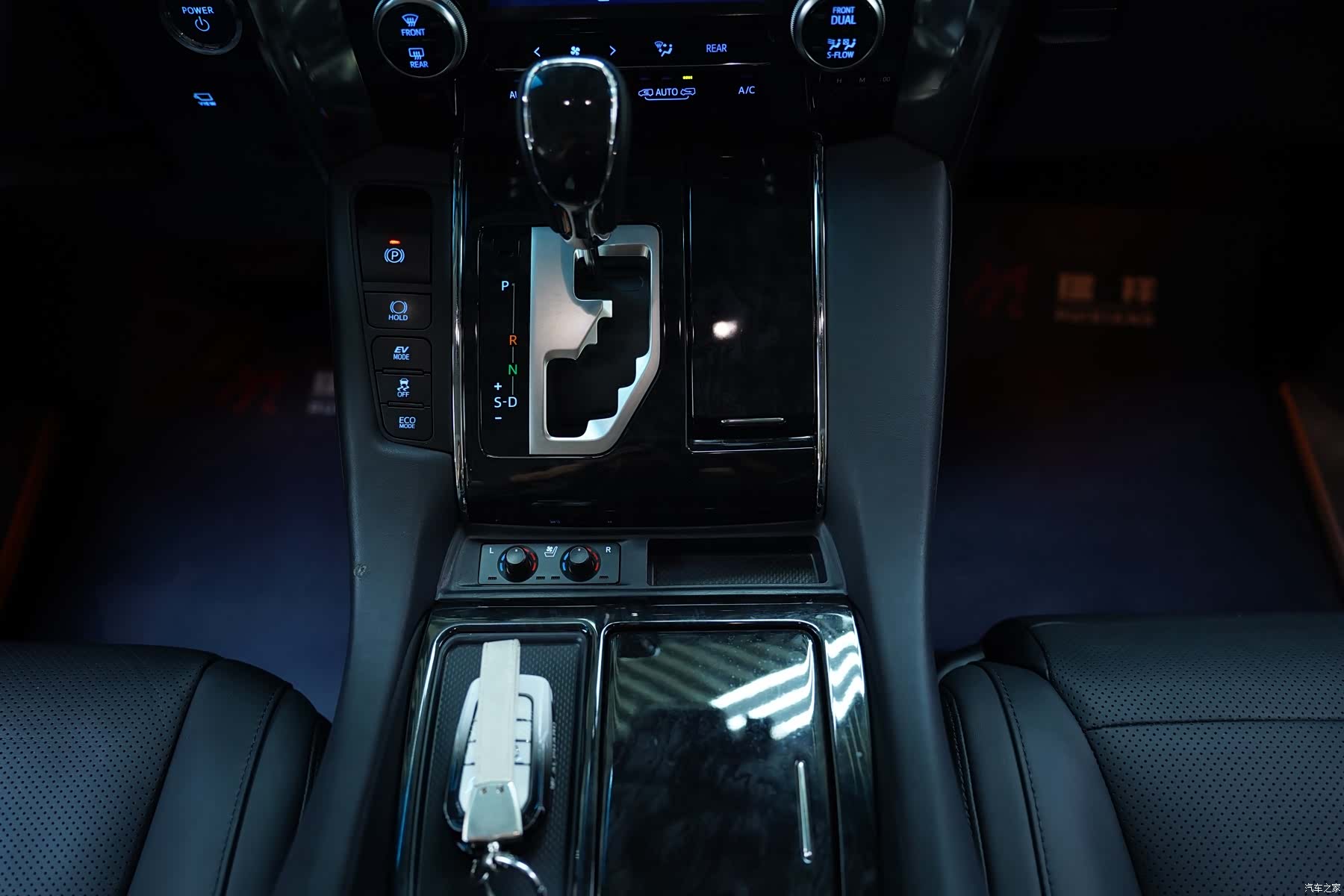 Toyota Vellfire, 2022 7