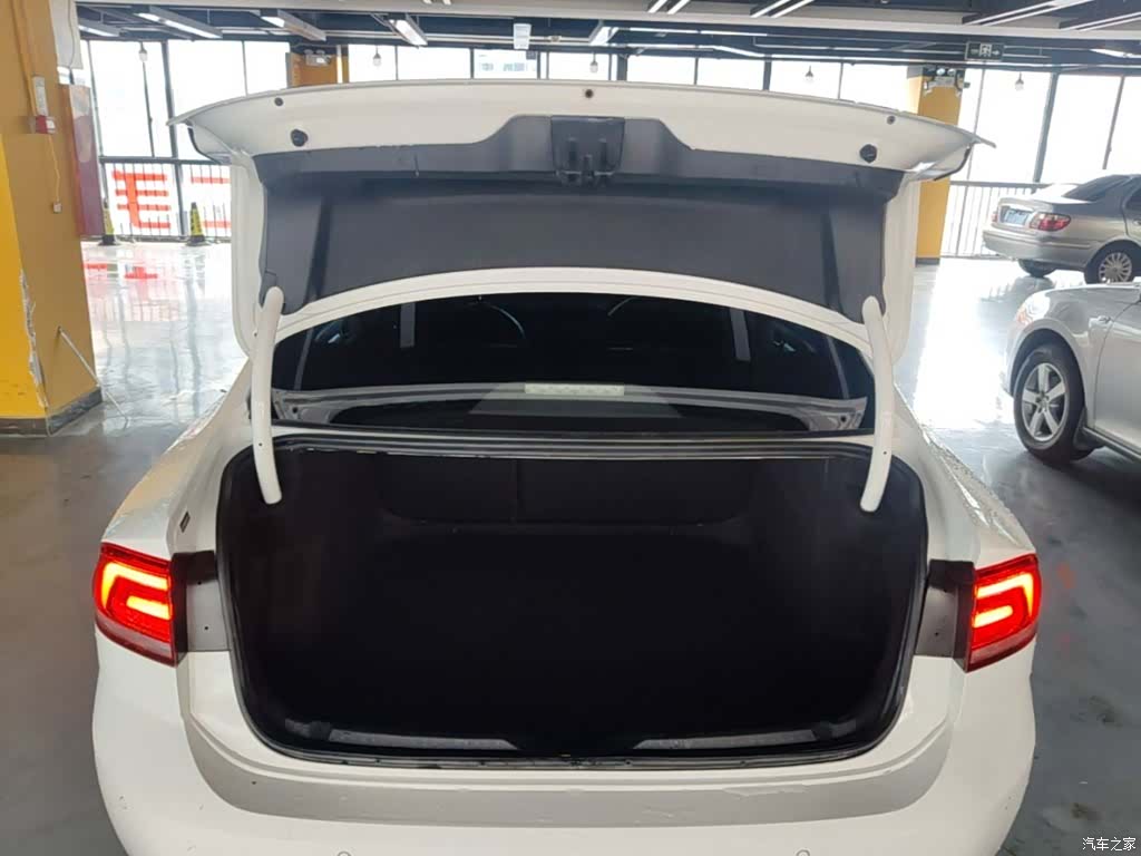 Volkswagen Lamando, 2016 19
