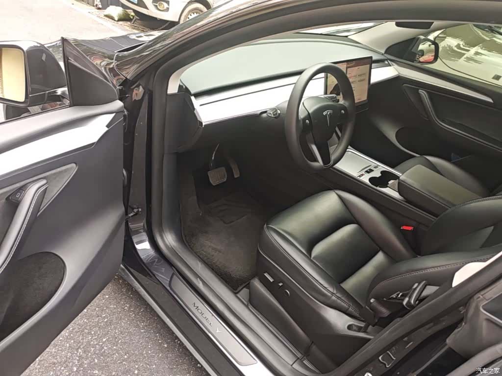 Tesla Model Y, 2024 16