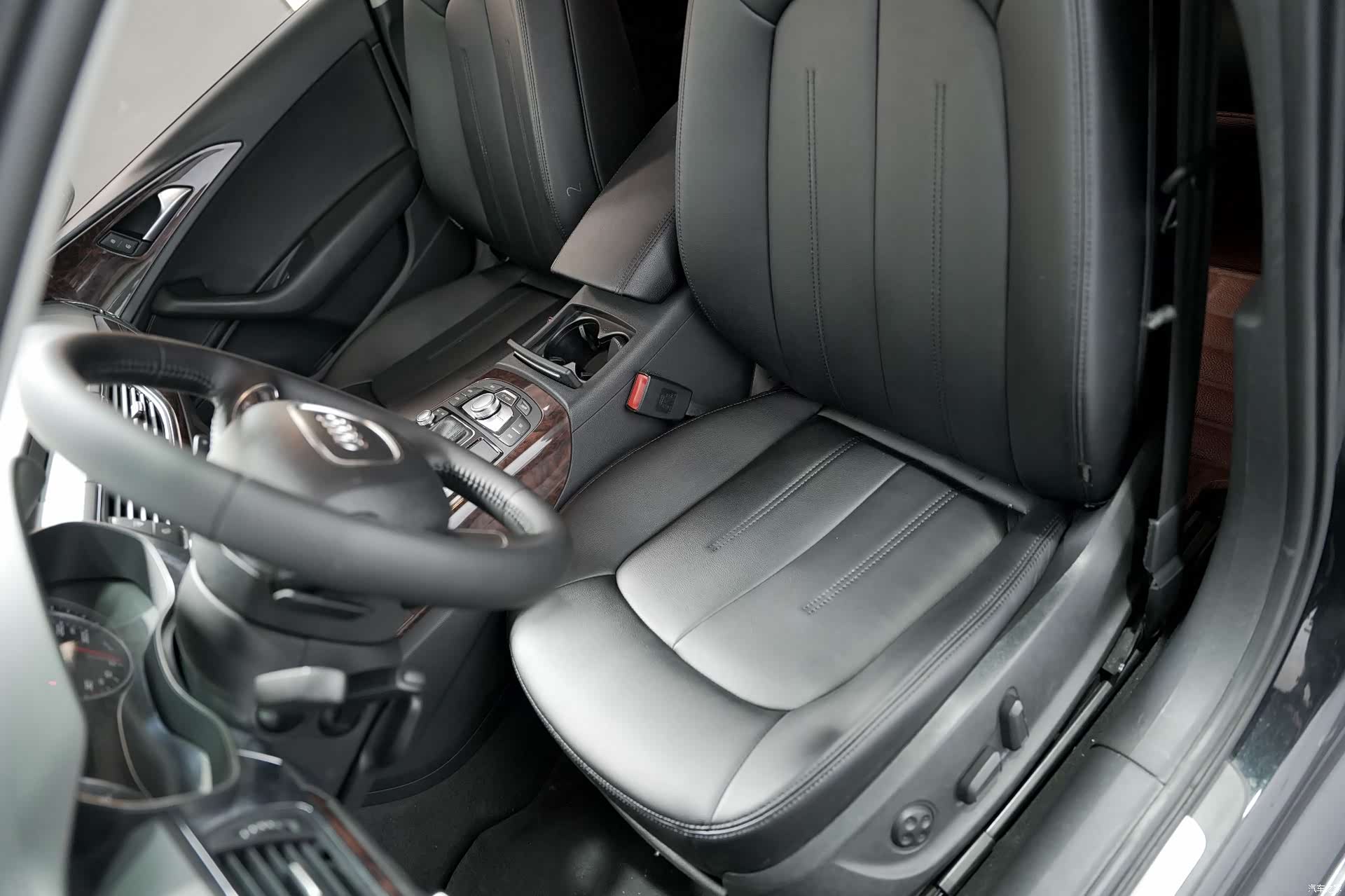 Audi A6L, 2014 12