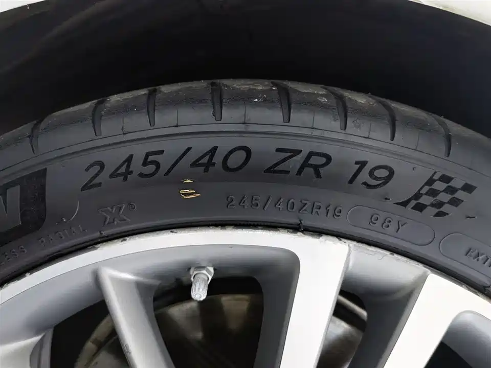 Mercedes-Benz CLS Mercedes-Benz CLS