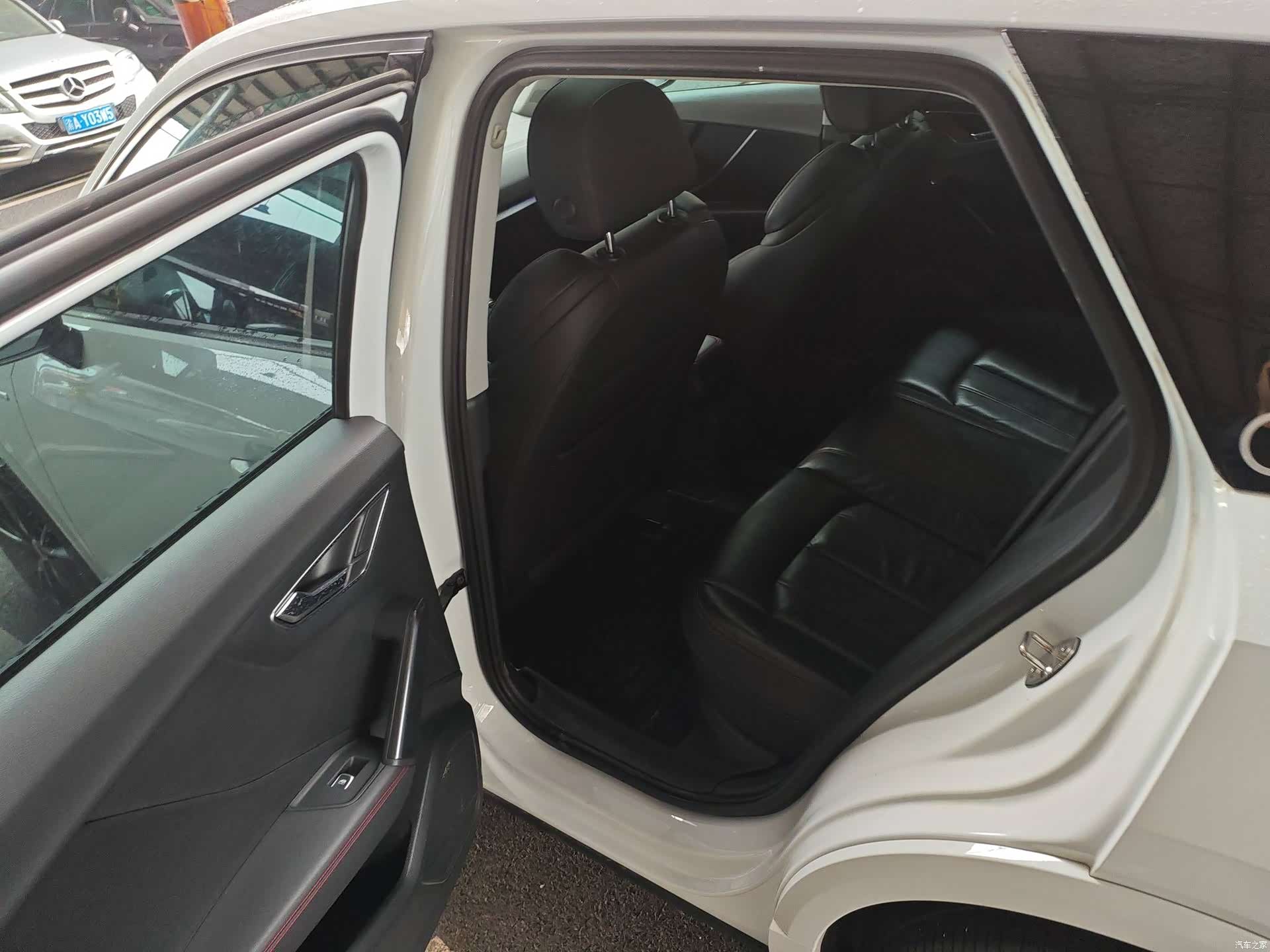 Audi Q2L, 2023 8