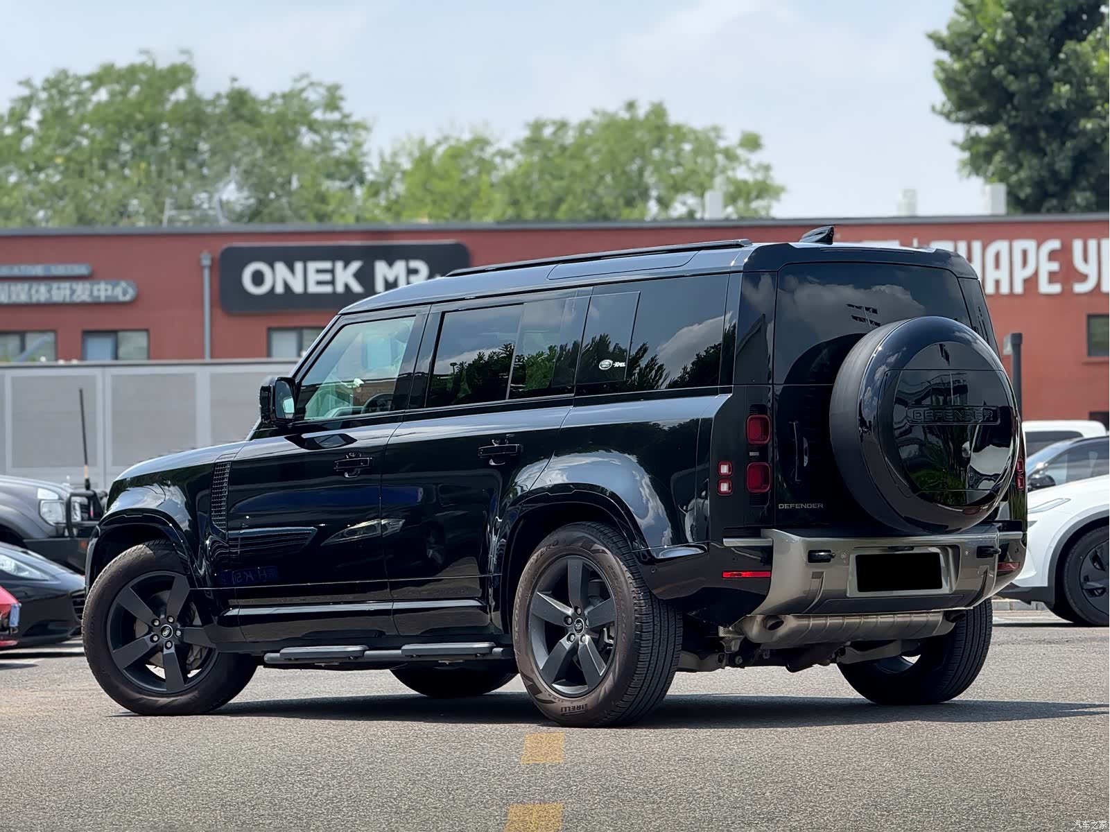 Land Rover Defender, 2024 17
