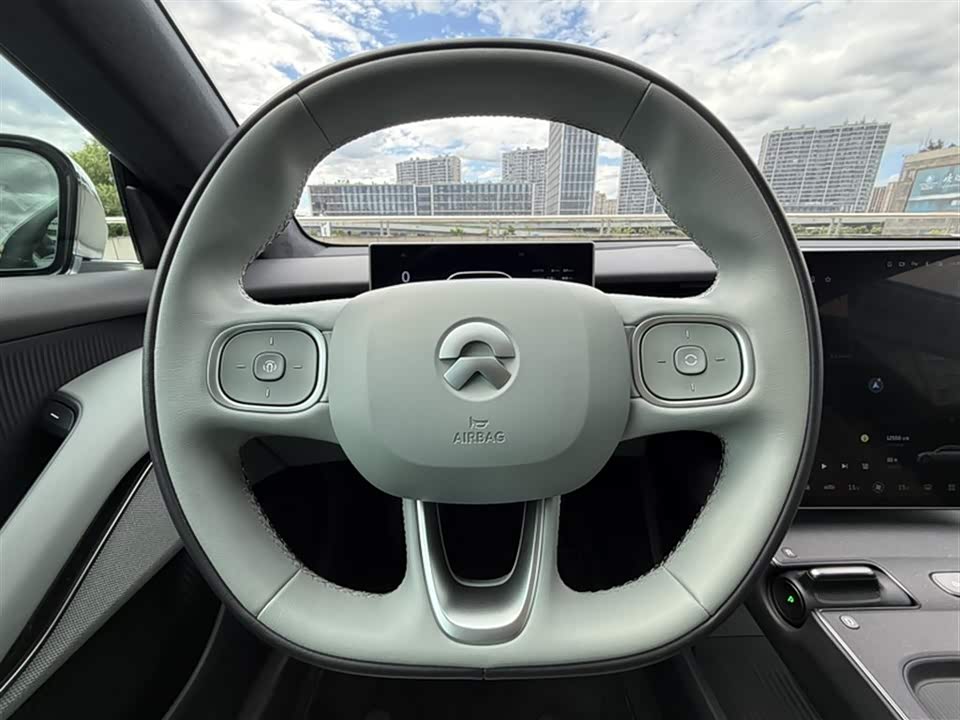 NIO ET5