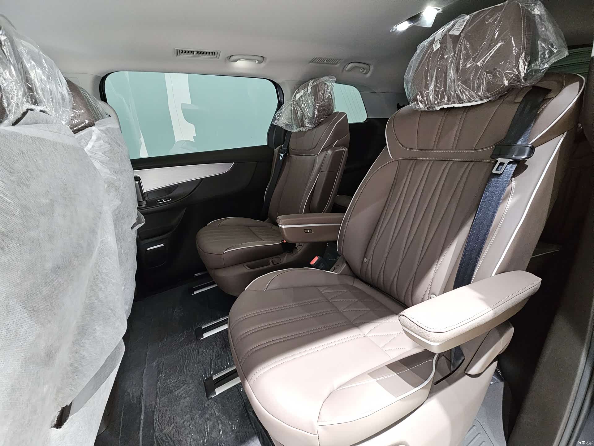 Roewe iMAX8, 1900 18