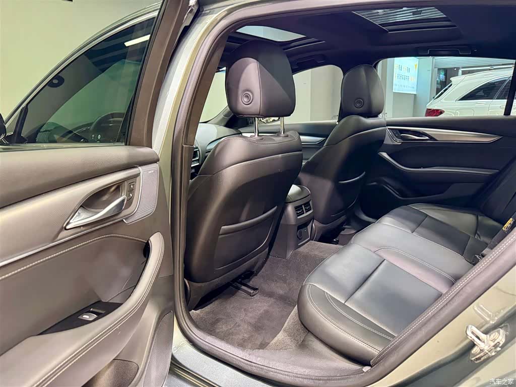 Cadillac CT5, 2023 27