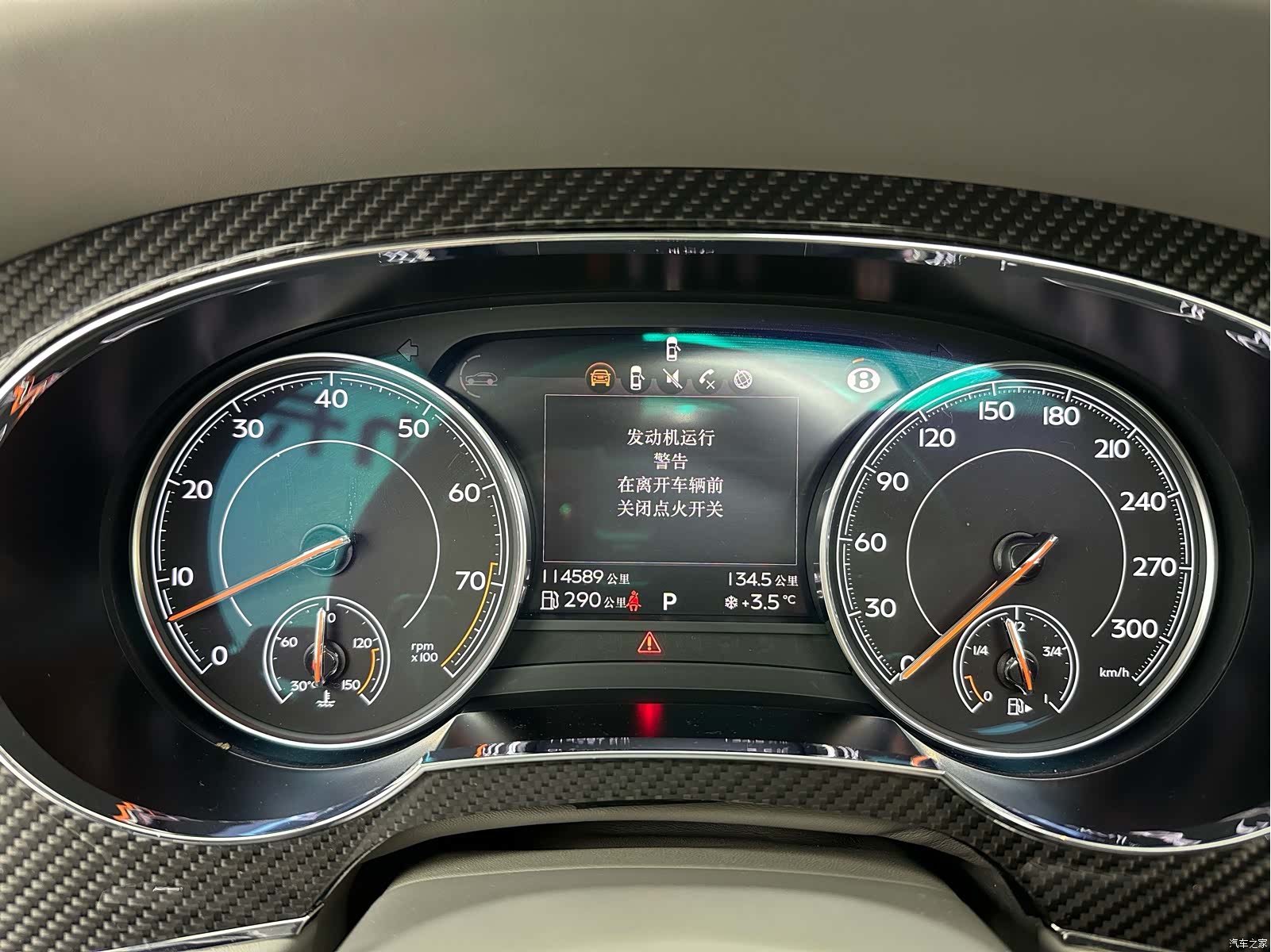 Bentley Bentayga, 2018 18