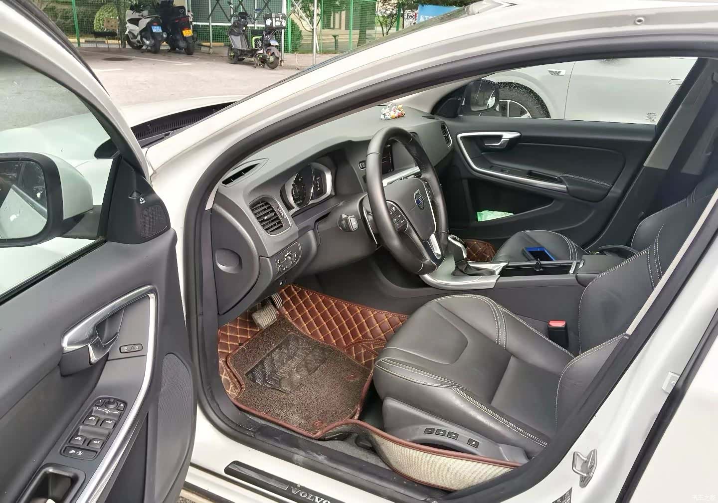 Volvo V60, 2017 все фото