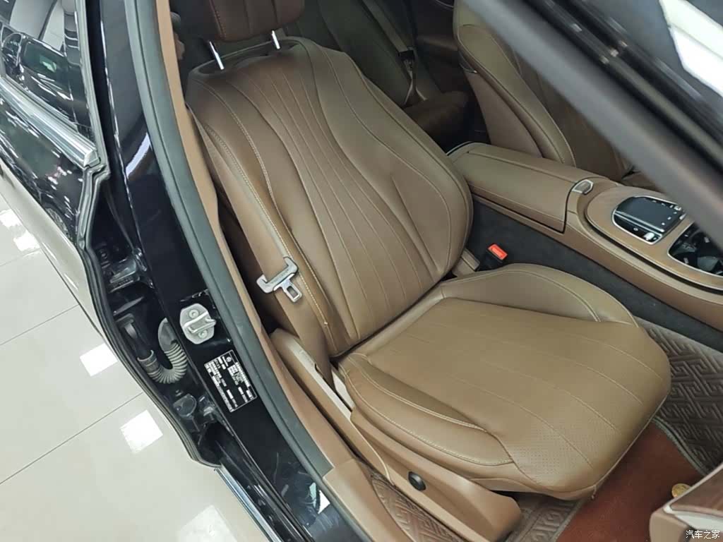 Mercedes-Benz E-Class, 2023 25