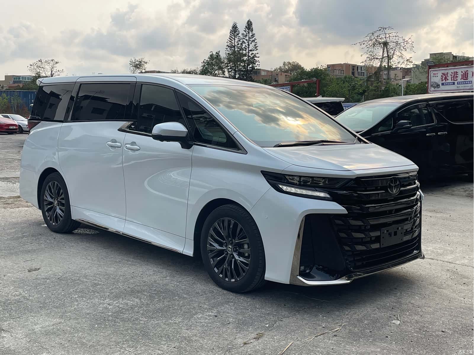 Toyota Vellfire, 2025 7
