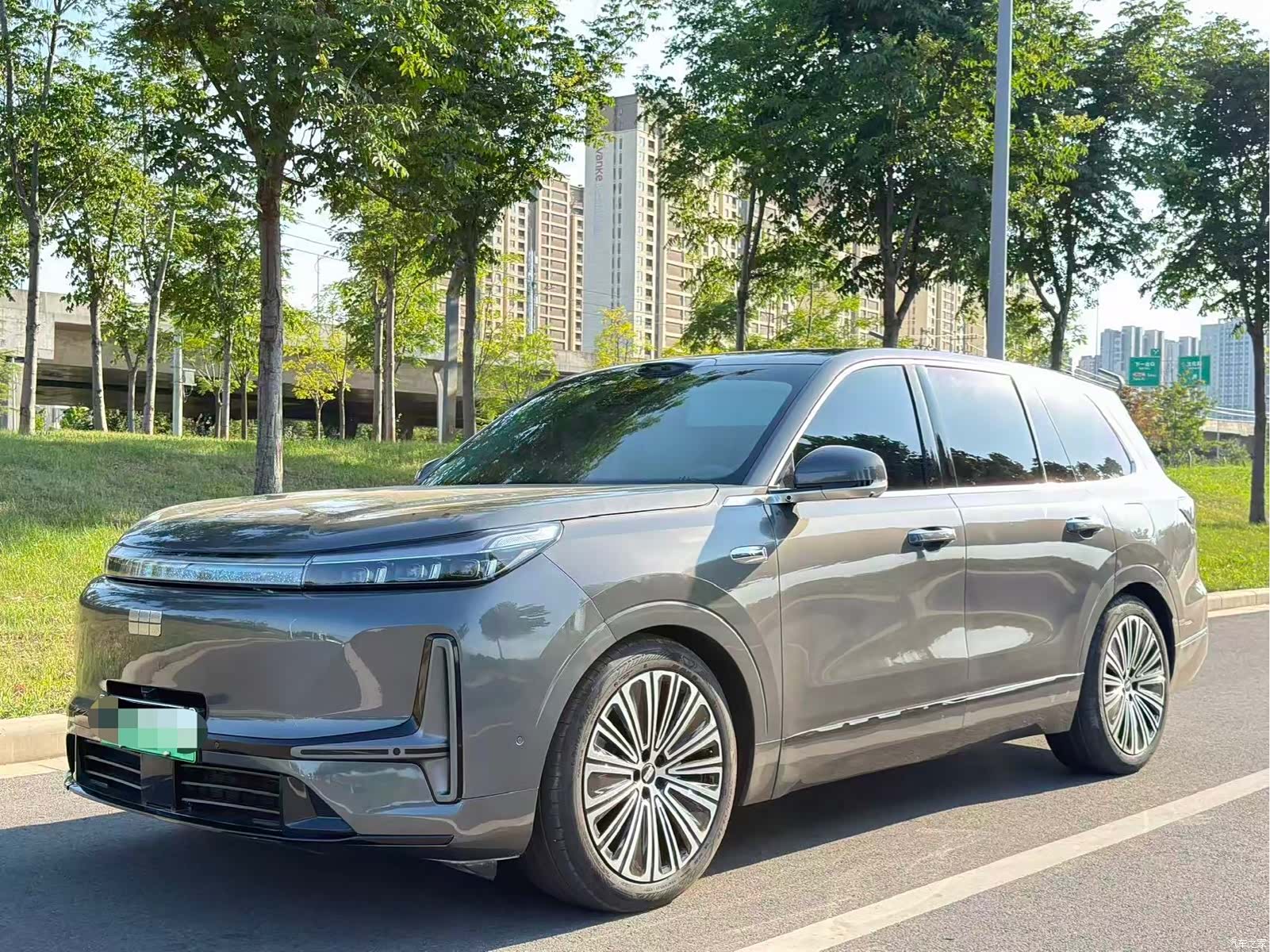 Geely M9