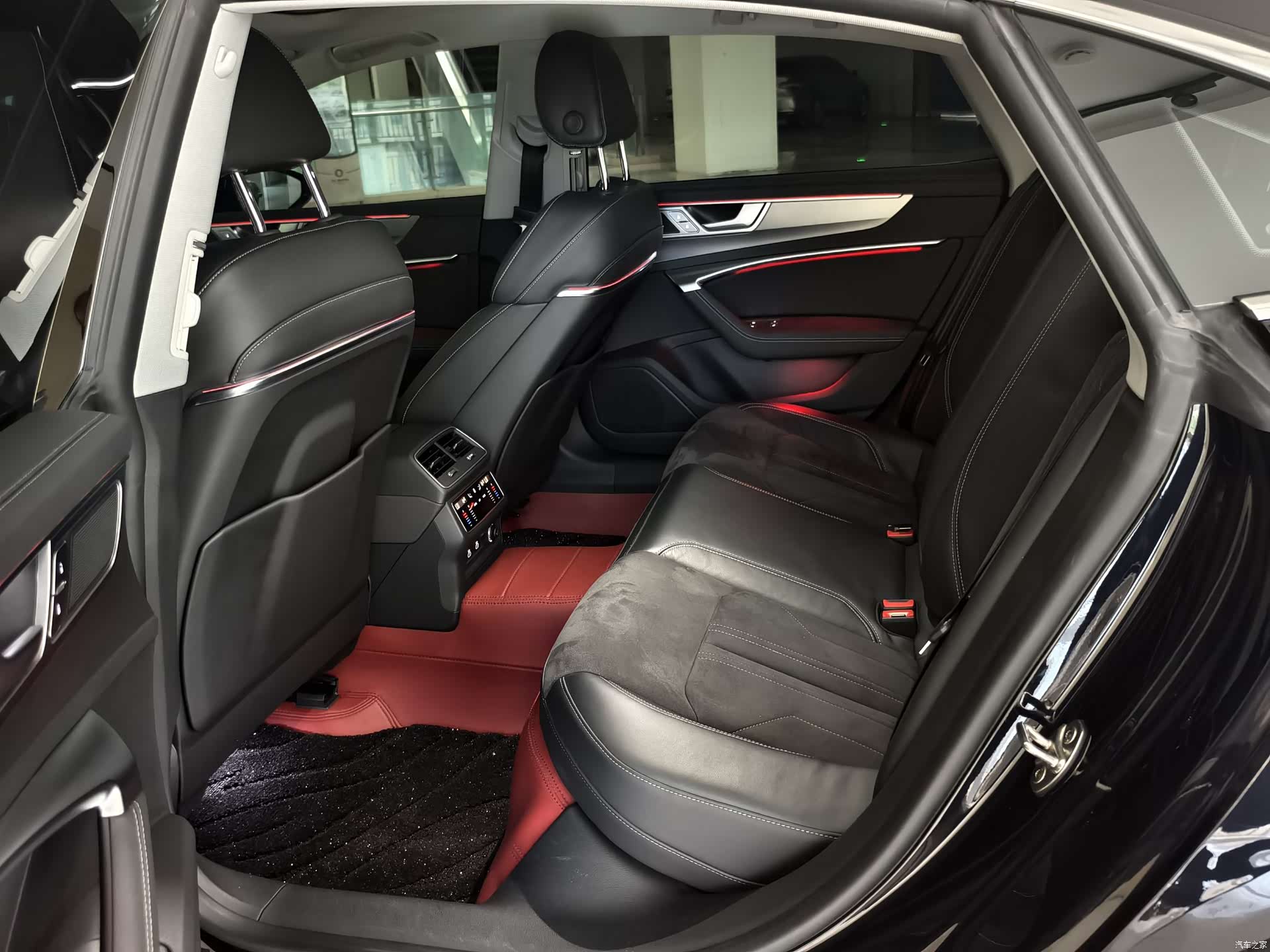 Audi A7L, 2025 11