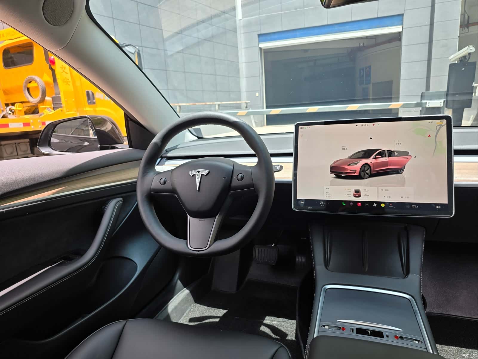 Tesla Model 3, 2023 10