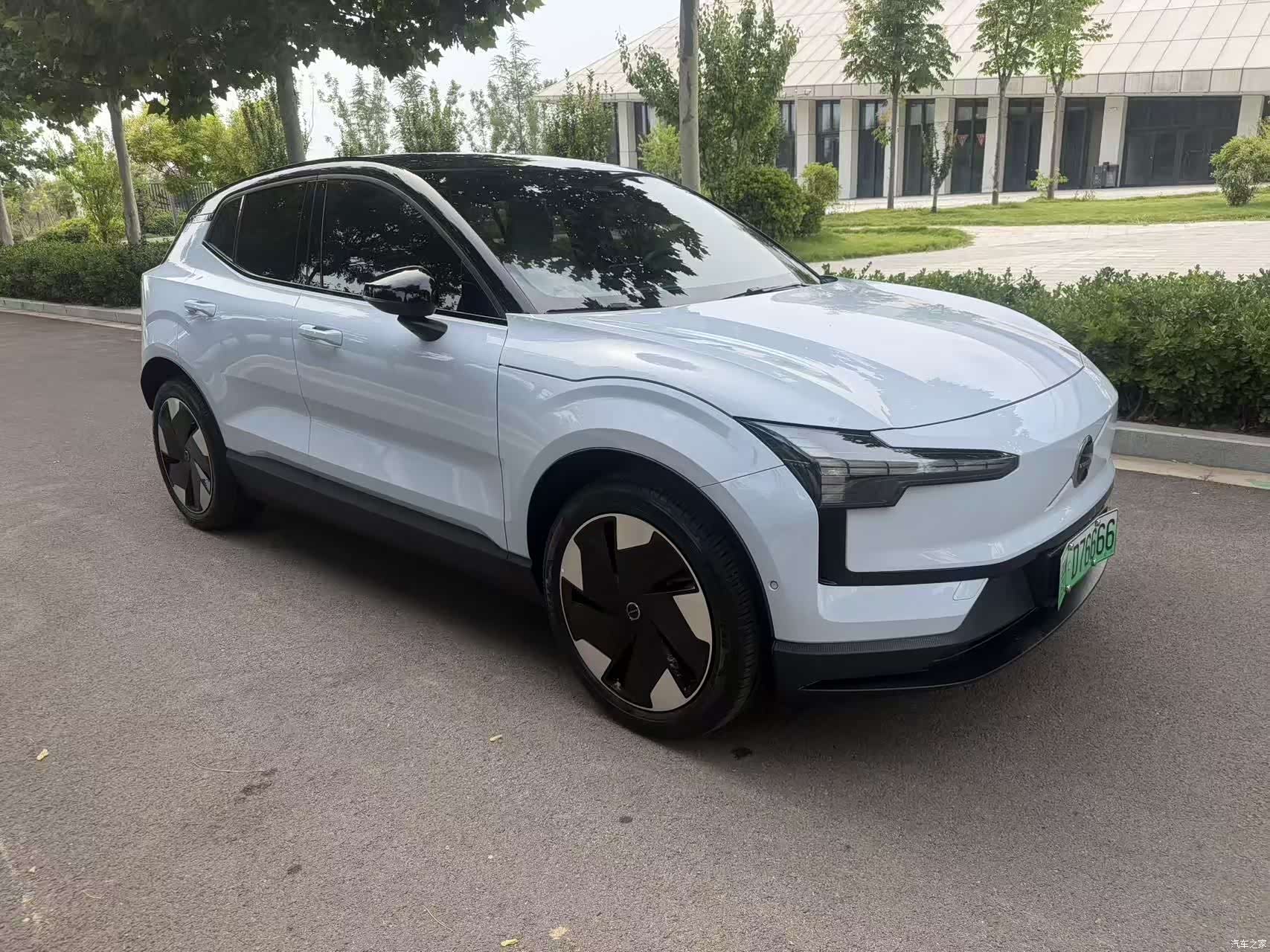 Volvo EX30, 2024 3