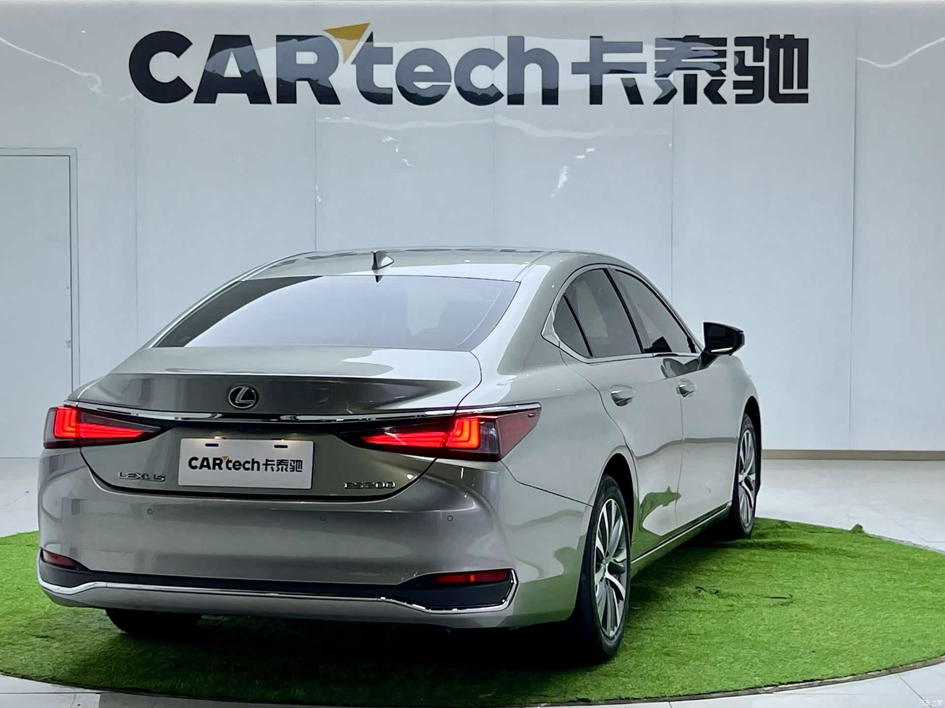 Lexus ES, 2021 23