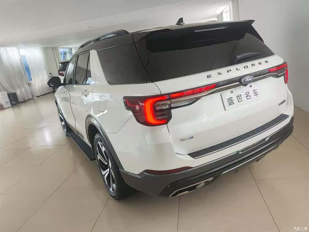 Ford Explorer, 2022 3