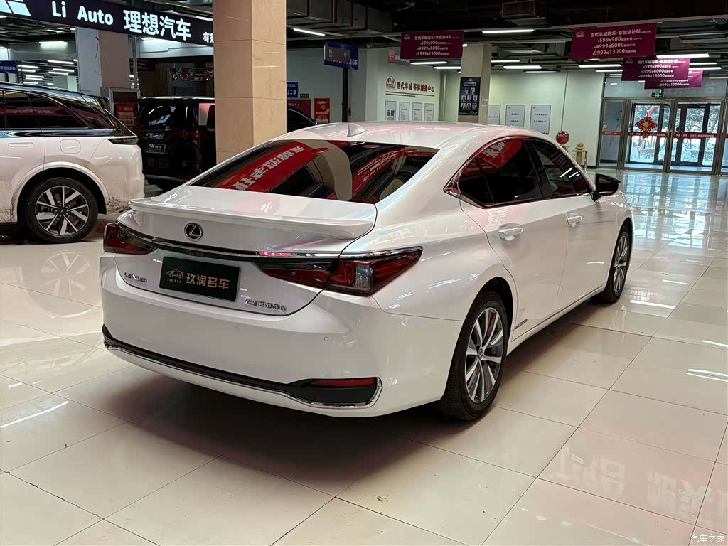 Lexus ES, 2019 4