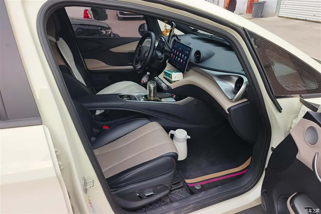 BYD Dolphin, 2023 8