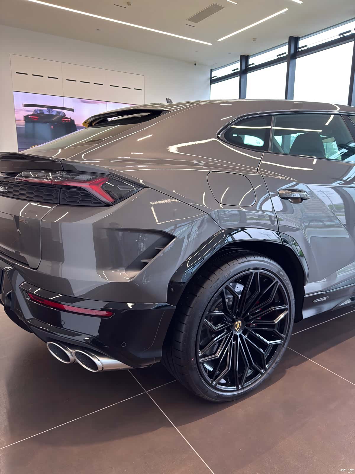 Lamborghini Urus, 2025 6