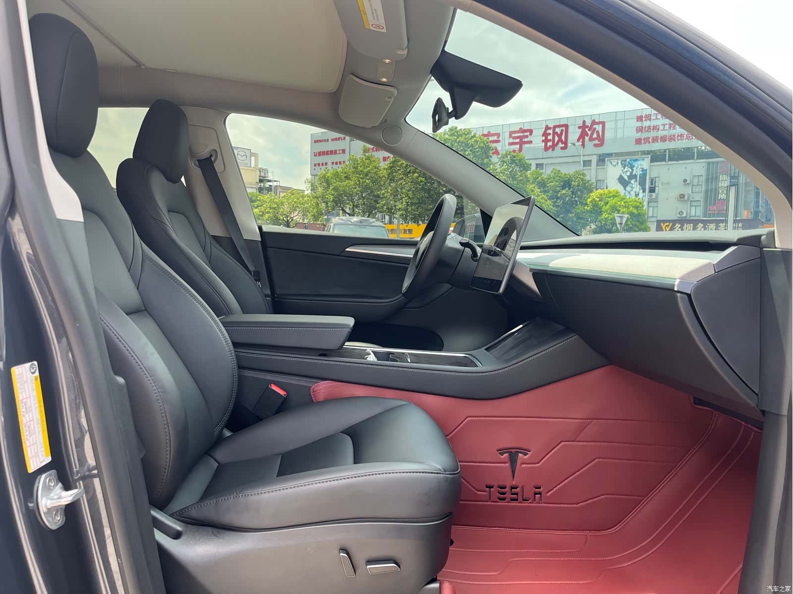 Tesla Model Y, 2024 13