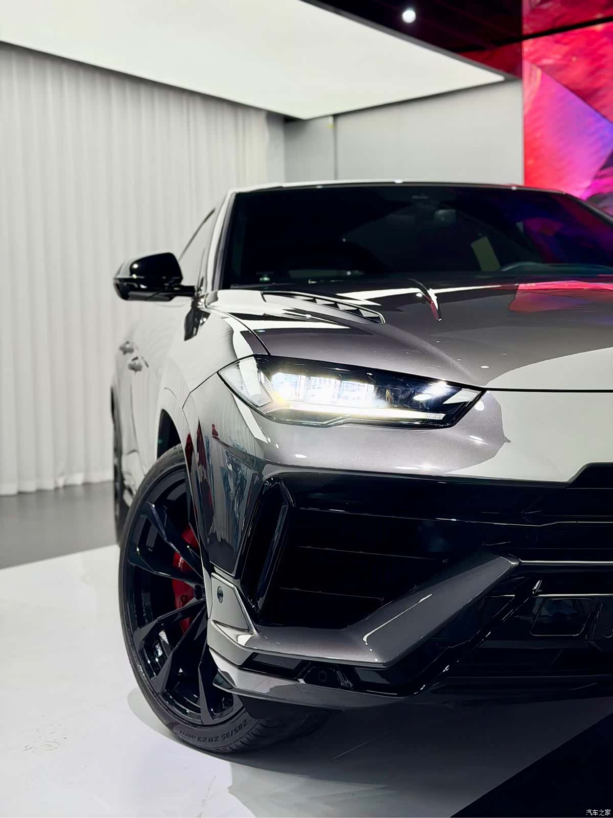 Lamborghini Urus, 2024 13