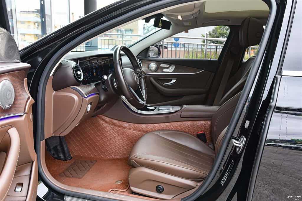 Mercedes-Benz E-Class, 2023 14