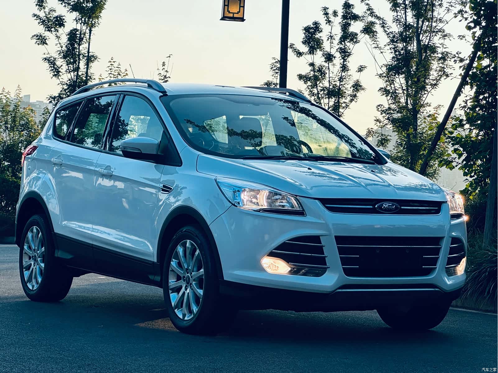 Ford Kuga, 2014 4
