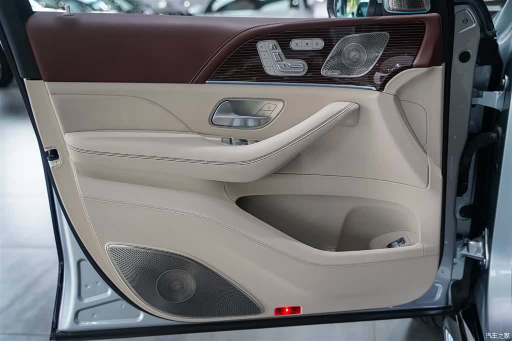 Maybach GLS, 2023 9