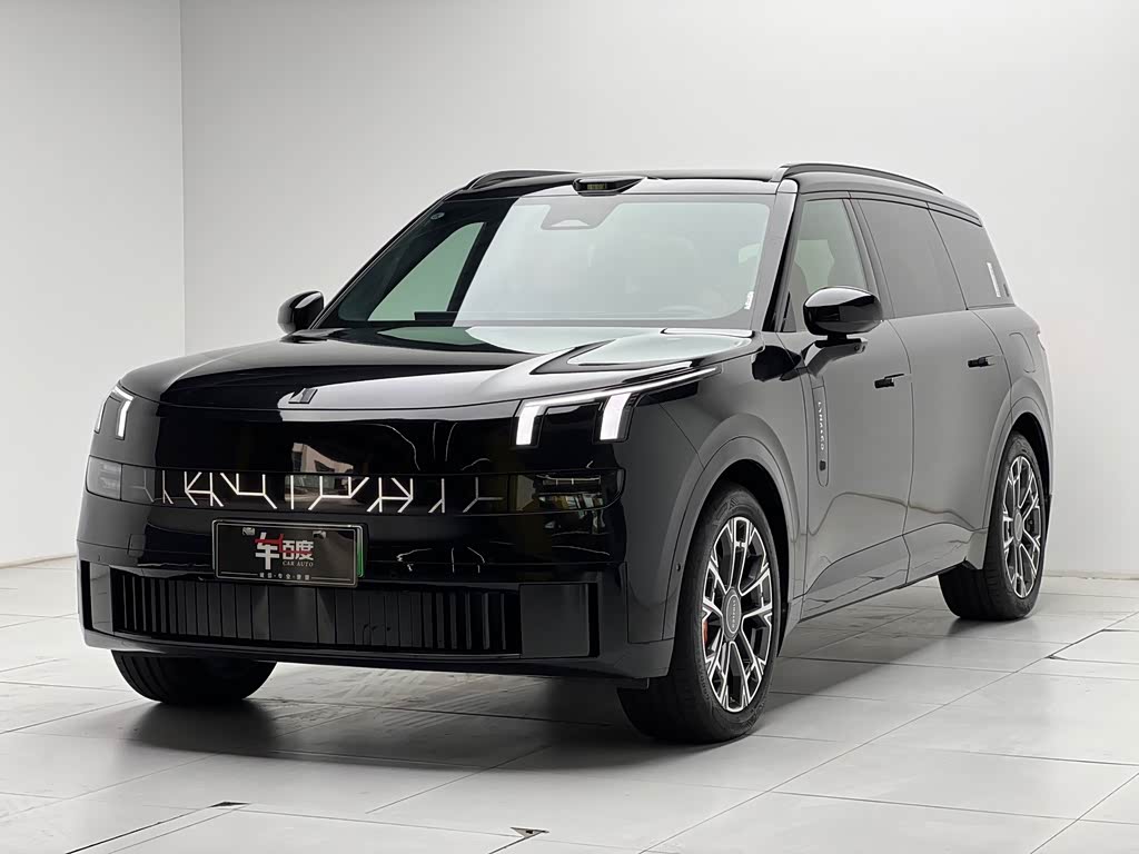 Lynk & Co 900