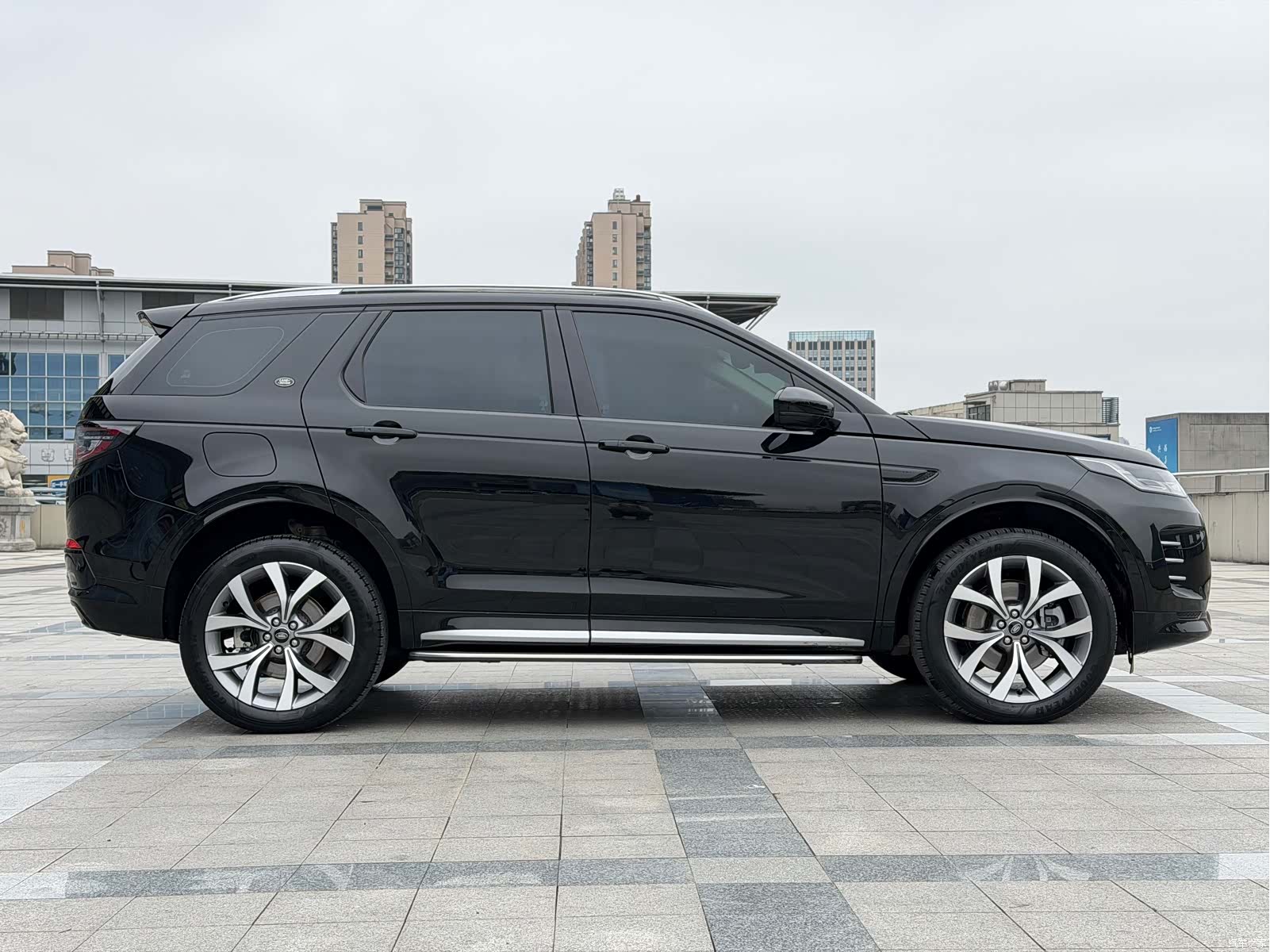Land Rover Discovery, 2024 4