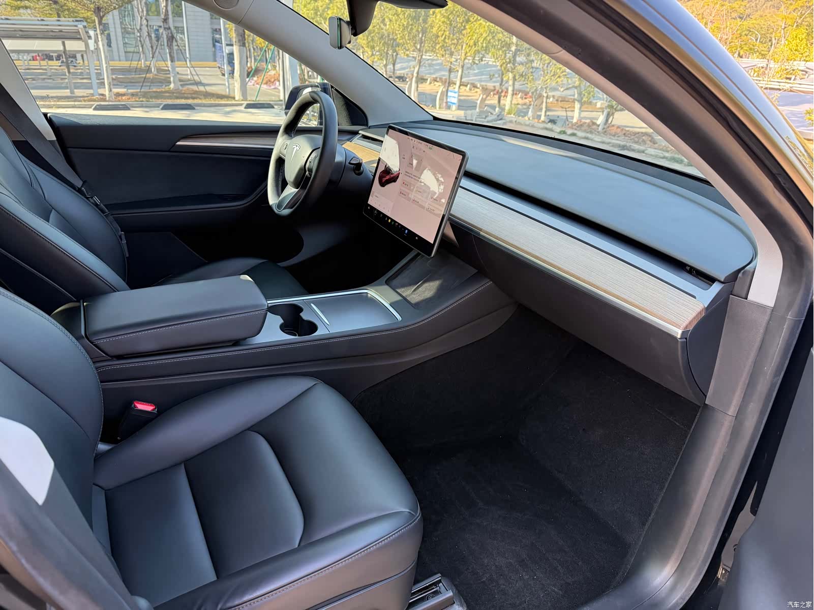 Tesla Model Y, 2021 все фото