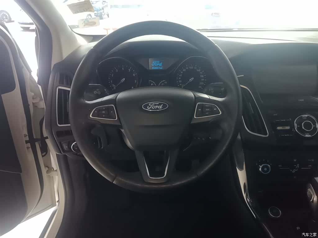 Ford Focus, 2018 11