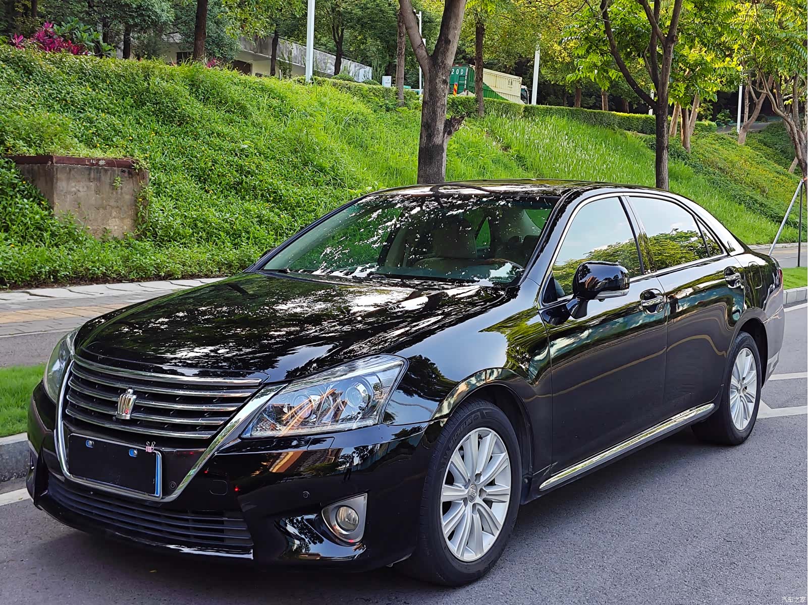 Toyota Crown, 2013 1