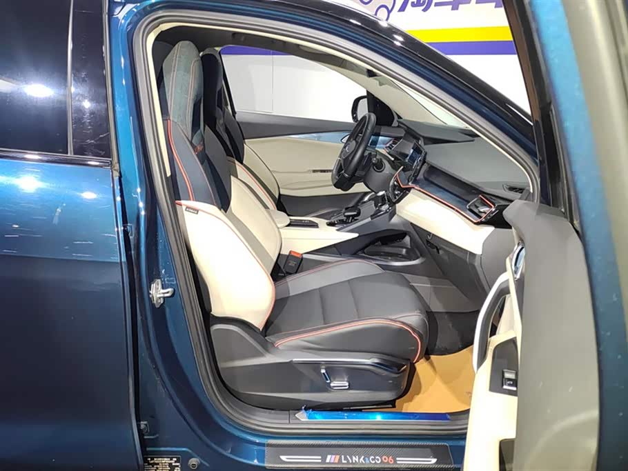 Lynk & Co 06