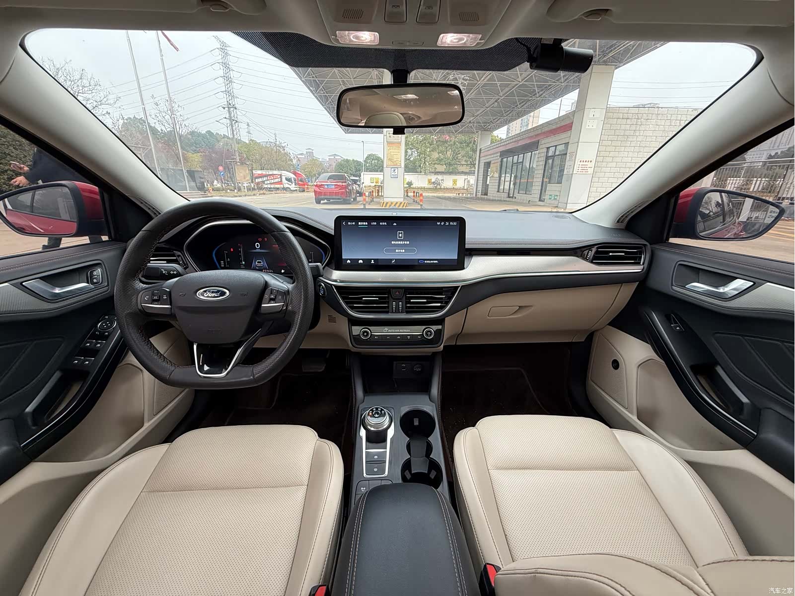 Ford Focus, 2022 13