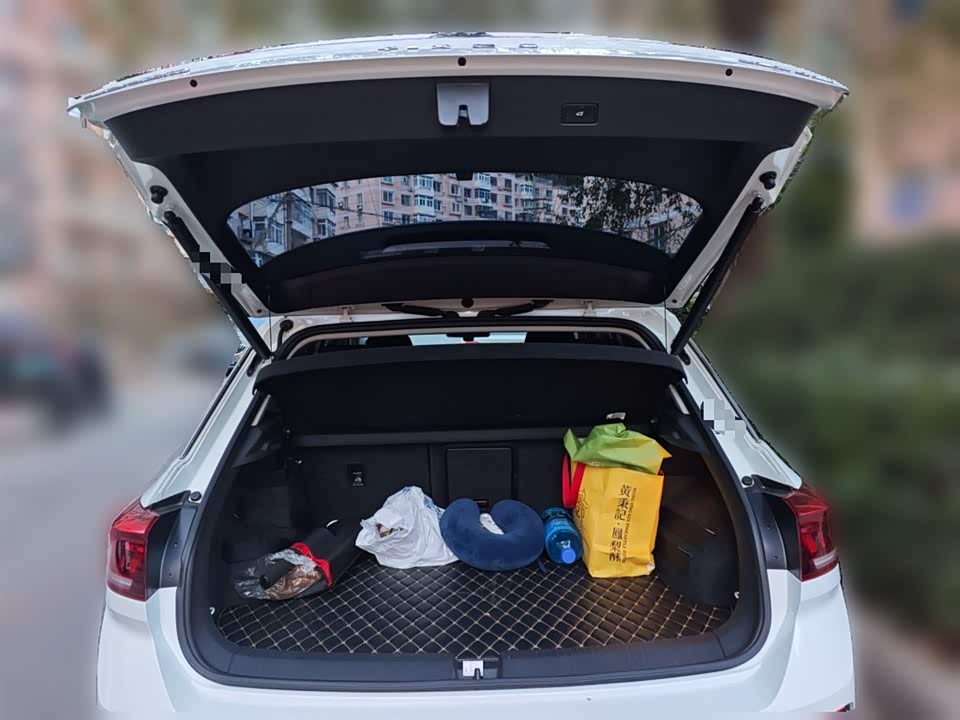 Volkswagen T-ROC exploring Songs