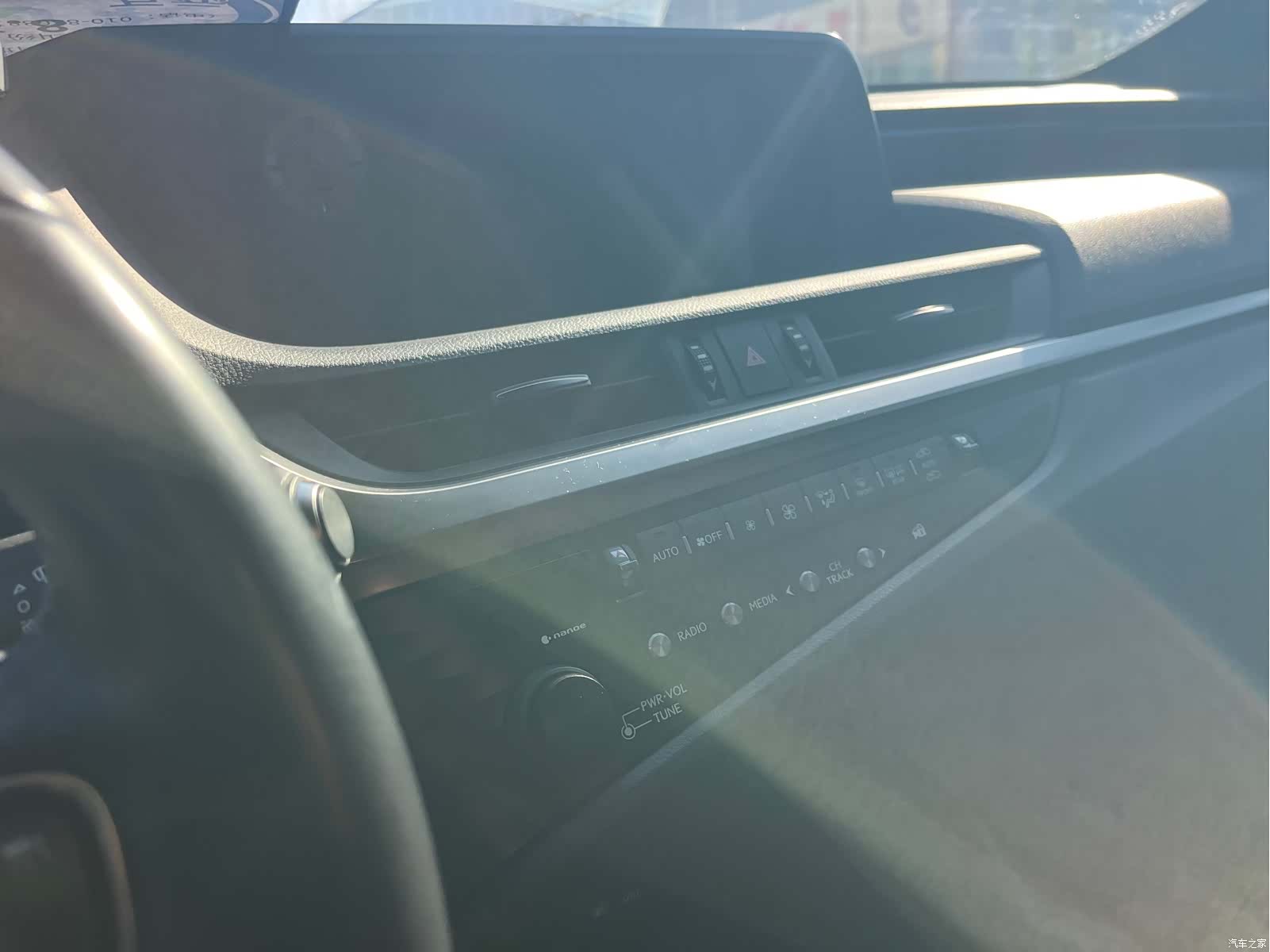 Lexus ES, 2019 10
