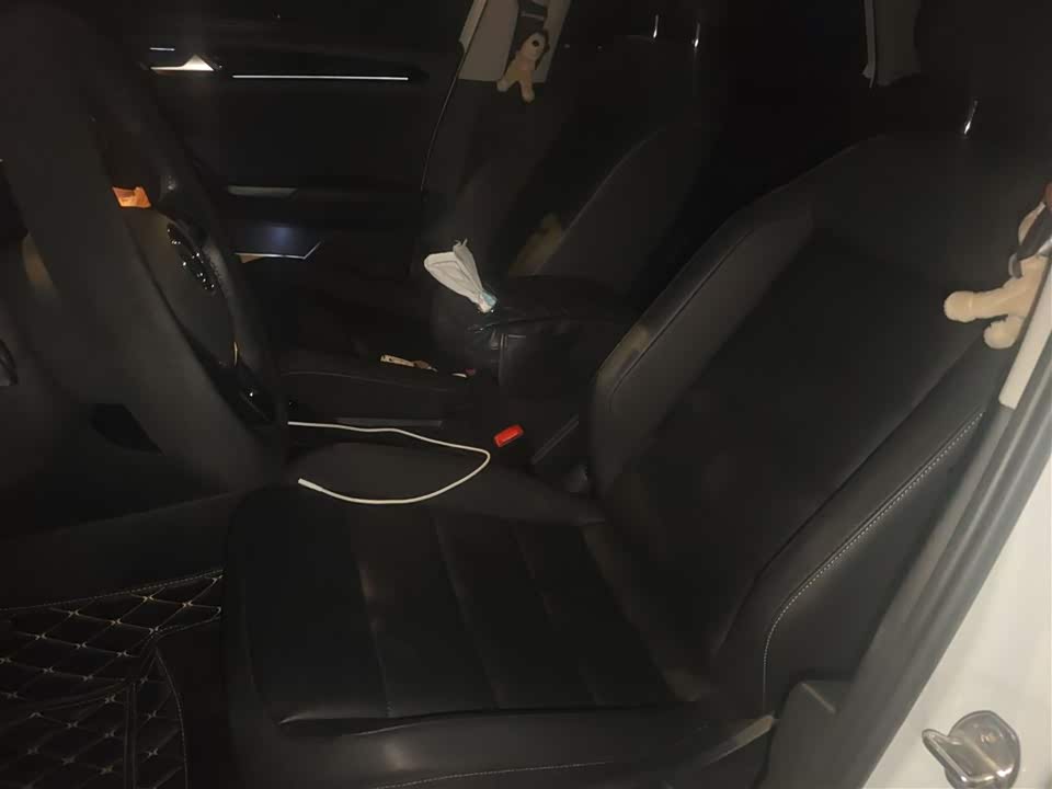 Volkswagen T-ROC exploring Songs