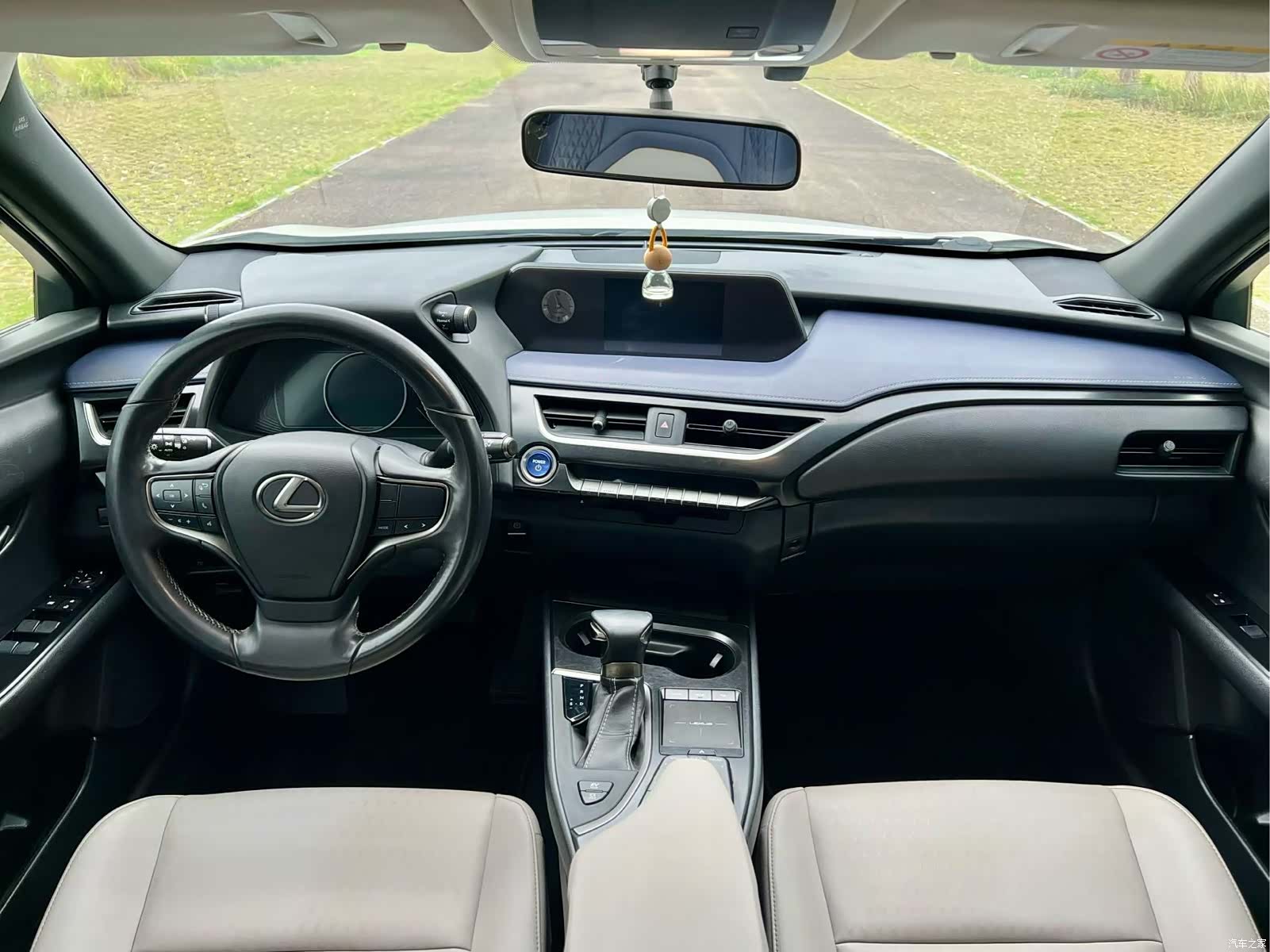 Lexus UX, 2019 все фото