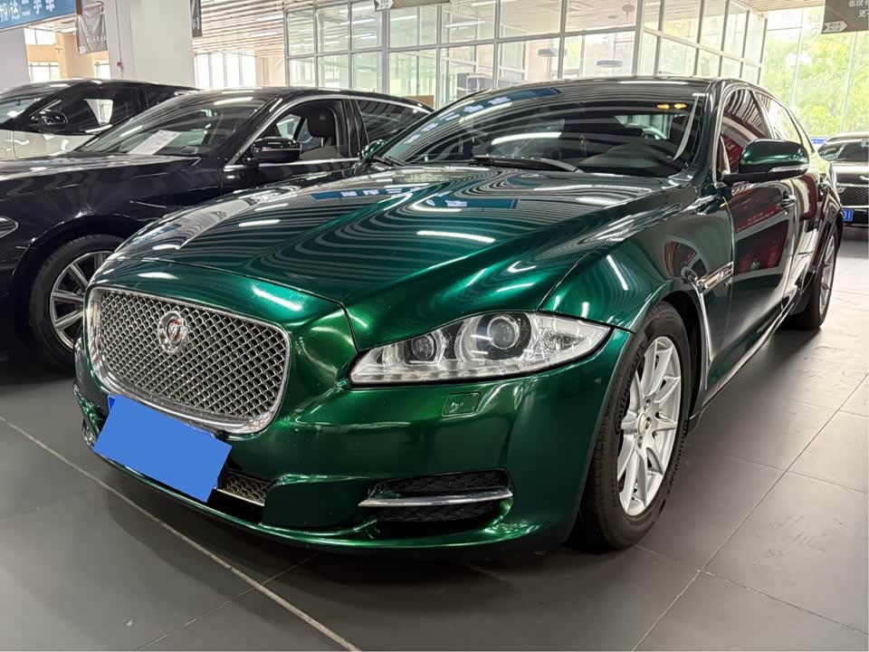 Jaguar XJ