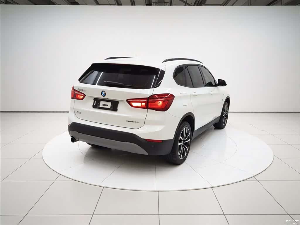 BMW X1, 2018 все фото